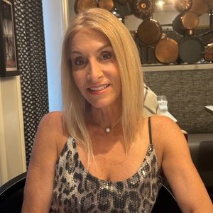 Meet your Posher, Debbie